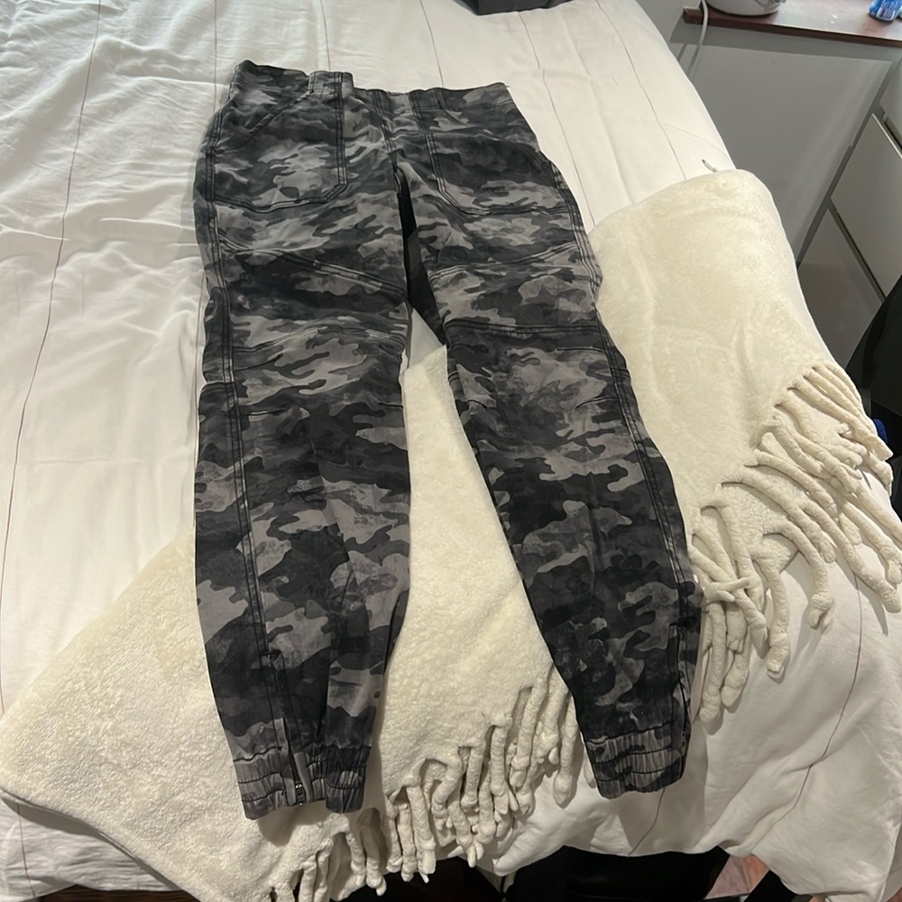Spanx pull on army print cargo pants